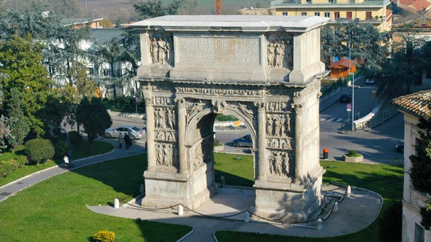 Traiano Arc in Benevento